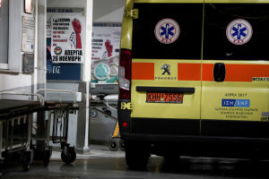 Φωτιά στην Βαρυμπόμπη: Κόκκινος συναγερμός στο ΕΚΑΒ, σε επιφυλακή πολλά νοσοκομεία