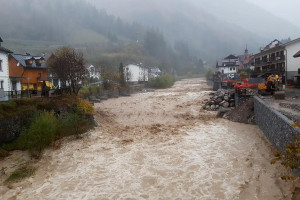Τραγωδία στη Σικελία: Δέκα νεκροί, εκ των οποίων μια 9μελής οικογένεια, από τις πλημμύρες