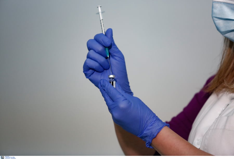 Η Moderna άρχισε τις δοκιμές του εμβολίου κατά της Όμικρον