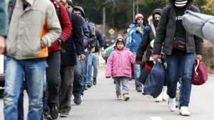 Επίδομα έως 300 ευρώ σε όσες οικογένειες συγκατοικήσουν με πρόσφυγες
