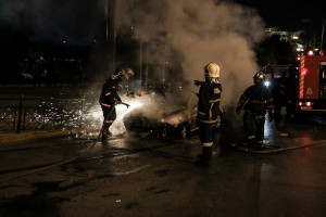 Νέοι εμπρησμοί αυτοκινήτων στο κέντρο της Αθήνας