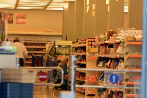 Αγίου Πνεύματος 2020: Τι ισχύει για σούπερ μάρκετ, τράπεζες και εμπορικά καταστήματα, ποια είναι ανοιχτά