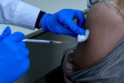Pfizer και BioNTech δοκιμάζουν κοινό εμβόλιο κατά κορονοϊού και γρίπης