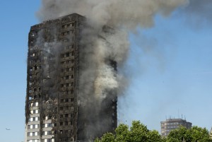 Λονδίνο: Ανεβαίνει δραματικά ο κατάλογος των θυμάτων στον φλεγόμενο πύργο