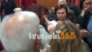 Επεισόδια στο δημοτικό συμβούλιο στο Λουτράκι- Πολίτες πιάστηκαν στα χέρια (βίντεο)