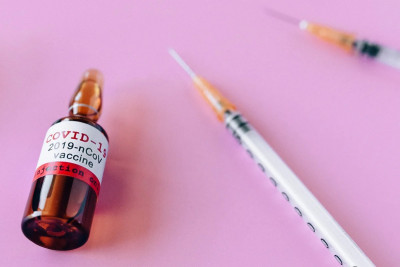 Κορονοϊός: Το εμβόλιο Pfizer προφυλάσσει ιδιαίτερα τους ηλικιωμένους