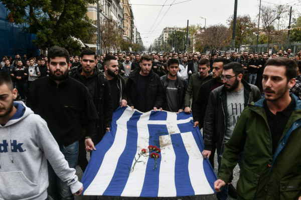 Πολυτεχνείο: Η πορεία στην αμερικάνικη πρεσβεία, ο Τσίπρας και η ανταλλαγή «φιλοφρονήσεων» ΝΔ-ΣΥΡΙΖΑ