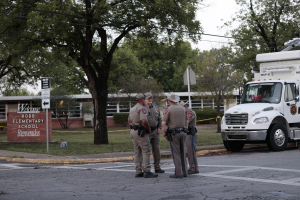 Μακελειό στο Τέξας: Για μια ώρα περίμεναν άπραγοι οι αστυνομικοί έξω από το σχολείο