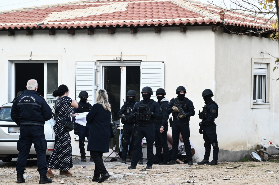 Νέες αστυνομικές επιχειρήσεις σε καταυλισμούς Ρομά σε Μενίδι και Νεόκτιστα Ασπροπύργου