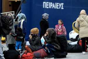 Με το «σταγονόμετρο» οι αφίξεις προσφύγων στον Πειραιά