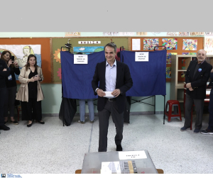 Χαοτική διαφορά ΝΔ - ΣΥΡΙΖΑ, η πρώτη επίσημη εκτίμηση για το αποτέλεσμα των εκλογών