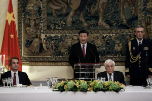 «Νέα αφετηρία» στις διμερείς σχέσεις Ελλάδας - Κίνας η επίσκεψη του Σι Τζινπίνγκ στην Αθήνα