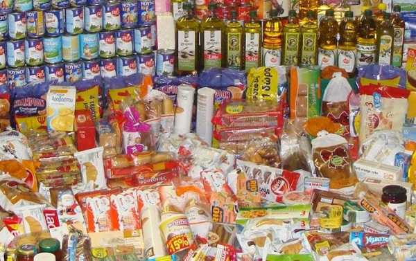 Βασικά είδη διατροφής σε άπορες οικογένειες από τον Δήμο Πειραιά
