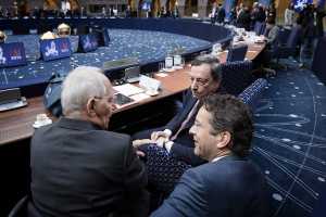 FAZ: To Eurogroup «ζητά» απο τον Σόιμπλε ελάφρυνση του χρέους