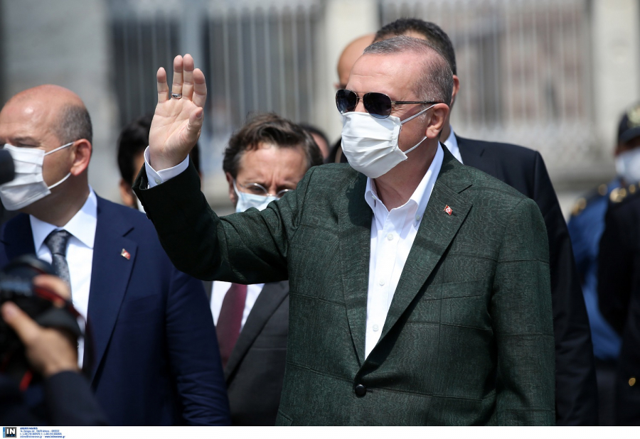 Ο Ερντογάν προσπαθεί να πείσει τους πολίτες να επιστρέψουν στην τουρκική λίρα