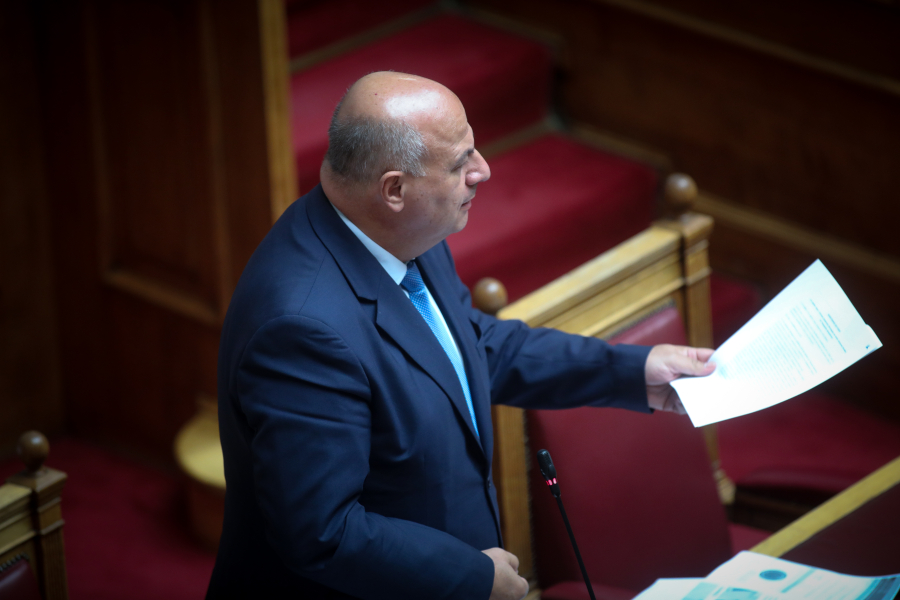 Βουλή: Πυρ ομαδόν από την αντιπολίτευση για την παγίδευση του τηλεφώνου του Νίκου Ανδρουλάκη