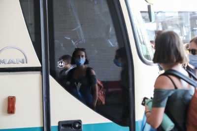 Πανικός στα ΚΤΕΛ Λαμίας: Γυναίκα που ταξίδευε παραλίγο να πνιγεί με μια... τυρόπιτα