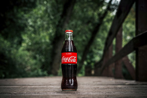 Coca-Cola για συλλεκτική φιάλη Αθήνας: Τέλος στις κατηγορίες περί παρανομίας