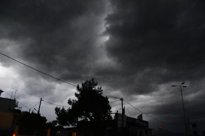Σε ισχύ το έκτακτο δελτίο καιρού: Έρχονται καταιγίδες και χαλαζοπτώσεις - Live χάρτης με την κακοκαιρία