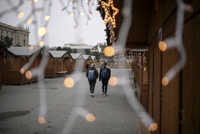«Σκοτεινά» Χριστούγεννα φέτος στη Βιέννη λόγω της ενεργειακής κρίσης, κλειστά τα φώτα στην ξακουστή λεωφόρο της πόλης