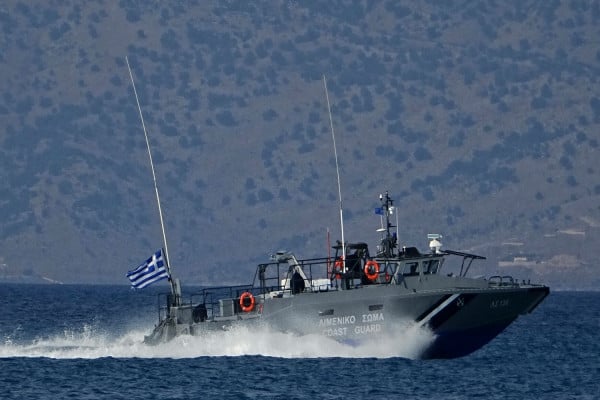 «Πόλεμος» ΣΥΡΙΖΑ - ΝΔ για τον πλωτό φράχτη στο Αιγαίο