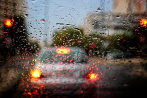 «Τρελάθηκε» ο καιρός: Βροχές, καταιγίδες και κουφόβραση