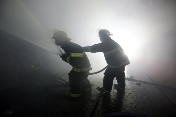 Πυρκαγιά σε δύο ξύλινες αποθήκες στα Χανιά