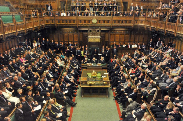 Ύποπτο δέμα στο βρετανικό κοινοβούλιο - Συναγερμός στο Λονδίνο