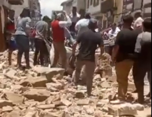 Σεισμός 6,8 Ρίχτερ στον Ισημερινό: Τέσσερις άνθρωποι σκοτώθηκαν και πολλά κτίρια κατέρρευσαν