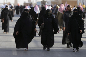 Σαουδική Αραβία: Οι γυναίκες μπορούν να βγαίνουν από τη χώρα χωρίς την άδεια του άντρα κηδεμόνα τους