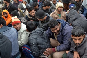 Διακινητές είχαν αλυσοδέσει 57 μετανάστες σε υπόγειο της Κωνσταντινούπολης