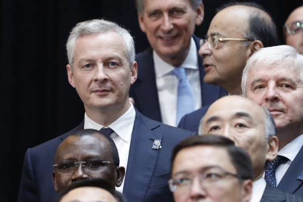 Την ενίσχυση των οικονομικών δεσμών με τη Μόσχα, παρά τις κυρώσεις, επιδιώκει η Γαλλία