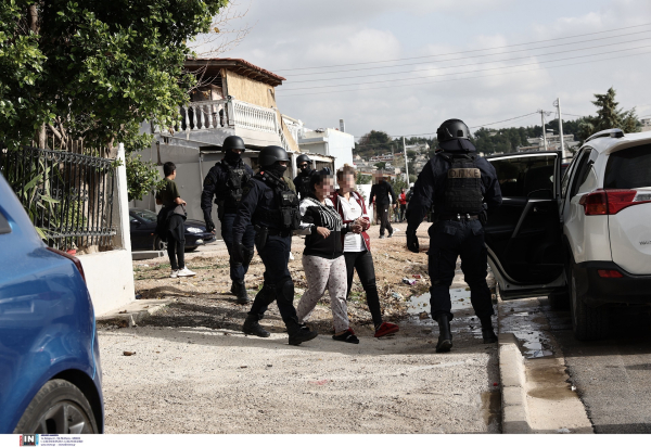 Συλλήψεις στην αστυνομική επιχείρηση στη δυτική Αττική μετά τα επεισόδια με Ρομά