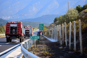 Μαλακάσα: Φορτηγό άρπαξε φωτιά στην εθνική οδό, κυκλοφοριακά προβλήματα