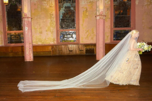 Η Άνια Τέιλορ- Τζόι αποκάλυψε τον κρυφό γάμο της - Η ηθοποιός ανάρτησε φωτογραφίες