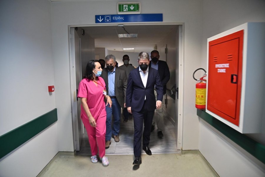 ΠΑΣΟΚ - ΚΙΝΑΛ: Το νοσοκομείο της Κέρκυρας επισκέφθηκε ο Νίκος Ανδρουλάκης, «προτεραιότητα η ενίσχυση της υγείας»