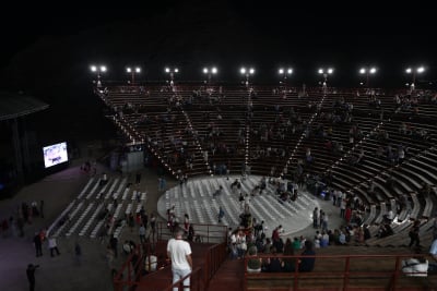 Το θέατρο Λυκαβηττού «ζωντάνεψε» μετά από 15 χρόνια με συναυλία του Σταύρου Ξαρχάκου