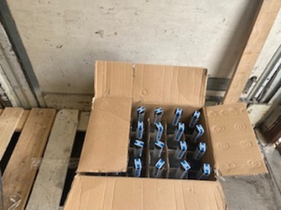 Το ΣΔΟΕ «ξετρύπωσε» εργαστήριο με ποτά «μπόμπες», εκατοντάδες φιάλες κατασχέθηκαν σε Ασπρόπυργο και Καλλιθέα