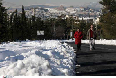 Αγία Παρασκευή: «Καθαρίστε τα πεζοδρόμια σας από τα χιόνια», ζήτησε από τους δημότες του ο Δήμαρχος
