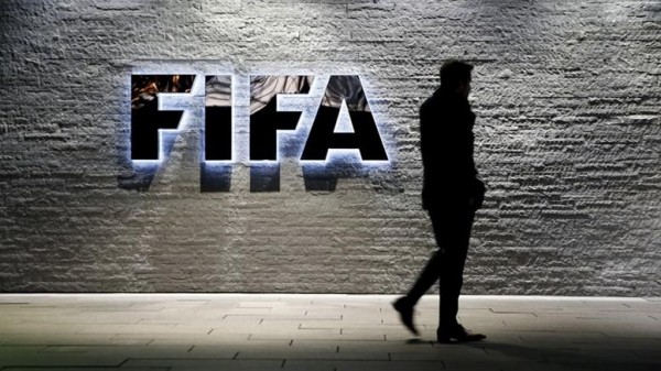 FIFA: Πάρτε μέτρα για τη βία στην Ελλάδα, αλλιώς...