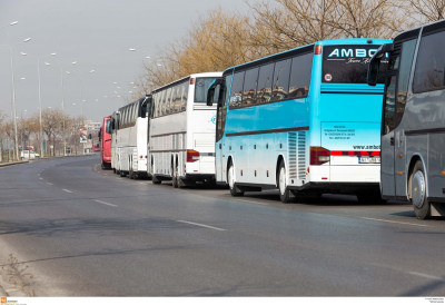Έκτακτη επιδότηση για τα τουριστικά λεωφορεία, που είχαν καταθέσει προσωρινά πινακίδες