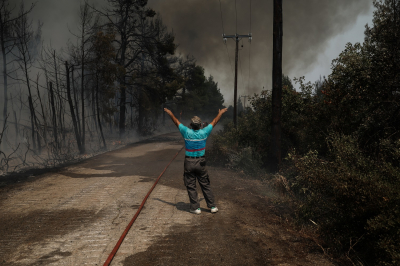 Φωτιές: Συνεχίζεται η μάχη σε Εύβοια, Ηλεία-Αρκαδία και Λακωνία - Φωτιές από κεραυνούς σε Μάνδρα και Χαλκιδική