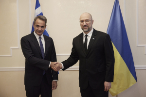 Συνάντηση Κυριάκου Μητσοτάκη με τον Ουκρανό πρωθυπουργό στην Πράγα, «στήριξη της Ελλάδας στη χώρα σας»