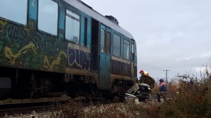 Τρένο παρέσυρε Ι.Χ. στα Τρίκαλα - Νεκρός ο οδηγός