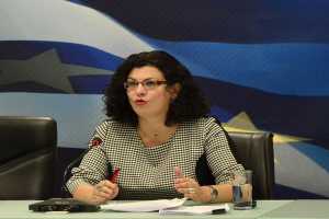 Μ. Καραμεσίνη - ΟΑΕΔ: Μόνο στην Ελλάδα δεν αυξήθηκε ακόμα ο κατώτατος μισθός