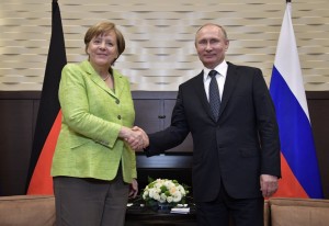 Η Μέρκελ συναντά τον Πούτιν στην Ρωσία