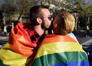 ΗΠΑ: Σάλος με υπόθεση ζαχαροπλάστη που αρνήθηκε σε γκέι ζευγάρι τούρτα γάμου