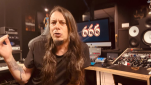 Ο μουσικός Μποπ Κατσιώνης «εξηγεί» γιατί δεν πρέπει να βγάλεις νέα ταυτότητα με «666»