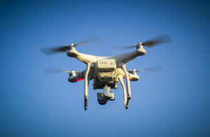 Δήμος της Αττικής καταγράφει με drone τα ακαθάριστα οικόπεδα και... ετοιμάζει πρόστιμα