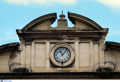 Αντίστροφη μέτρηση για την αλλαγή ώρας: Πότε γυρίζουμε τα ρολόγια
